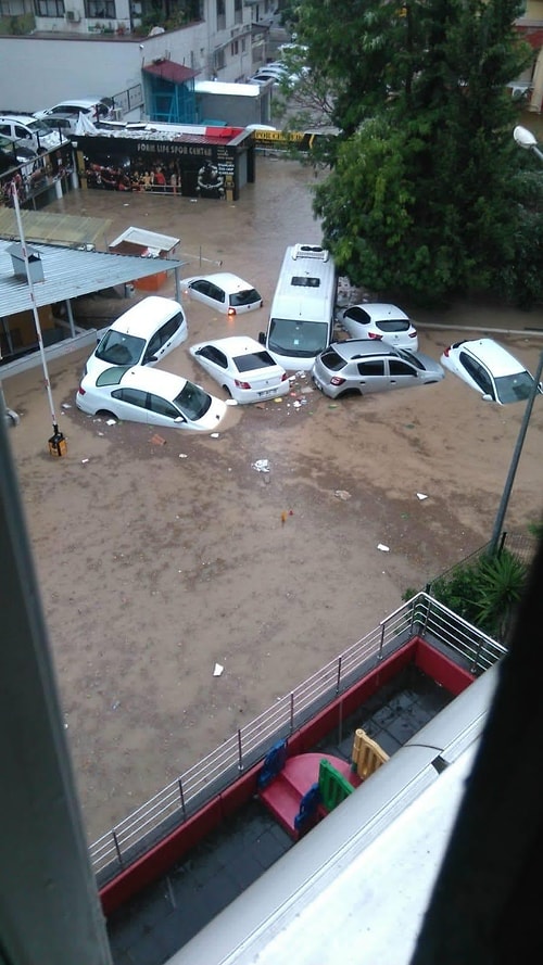 Sağanak Hayatı Felç Etti: Adana'da Hastane Bodrumunda Mahsur Kalan Kadın Son Anda Kurtarıldı