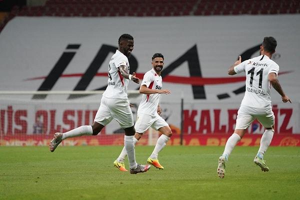 17.dakikada Gaziantep FK, Djilobodji'nin golüyle 1-0 öne geçti.