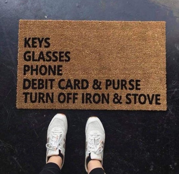 2. Коврик, напоминающий вам, что вам нужно взять с собой, прежде чем покинуть дом: