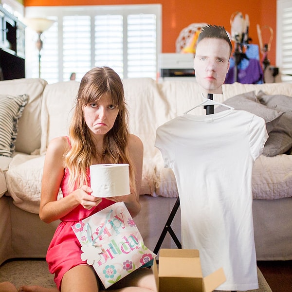 Снято прямо перед тем, как я швырнула его дурацкий подарок прямо ему в лицо