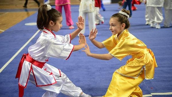 1985 yılında Çin'de Uluslararası Wushu Federasyonu kuruldu ve 1987 yılında ilk olarak Asya Wushu Şampiyonası yapıldı.