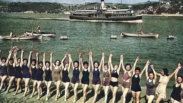 11. Küçüksu Plajı'nda düzenlenen güzellik yarışması, İstanbul, 1940.