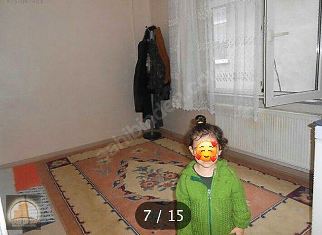 "@birseyvarmis" isimli Twtter kullanıcısı internet üzerinden ev ararken bir ev ilanının fotoğraflarında bu küçük kız çocuğuyla karşılaşmış.