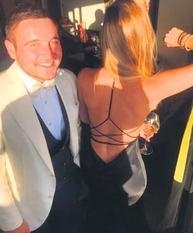 İkilinin ilişkileri, Acun Ilıcalı ile Şeyma Subaşı'nın Saint-Tropez'deki düğünü sırasında başlamıştı. Daha doğrusu yeni başlayan ilişkiyi biz o dönem öğrenmiştik.