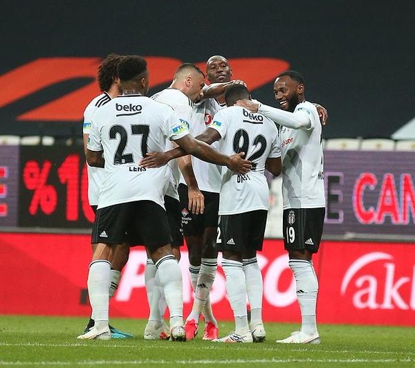 Beşiktaş, 52. dakikada farkı 3'e çıkardı. Lens, Ertuğrul'un öne çıkmasını fırsat bildi, aşırtma golü ile topu ağlara gönderdi.