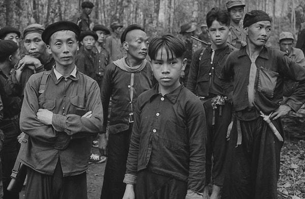 15. 1960'larda CIA Hmongları Vietnam'da ABD saflarında savaşmaları için tutmuş, savaşın ardından bu insanları kendi hallerinde terk etmişti.