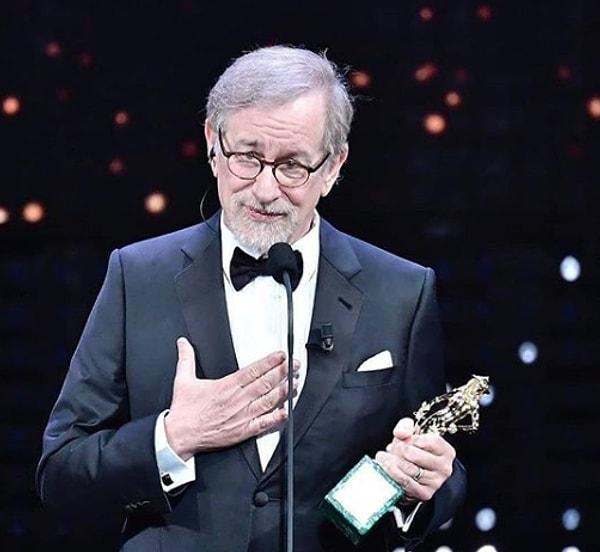 13. Steven Spielberg sadece çocukların kullanabileceği özel yapım bir kar kızağına 60 bin dolar ödemiş.