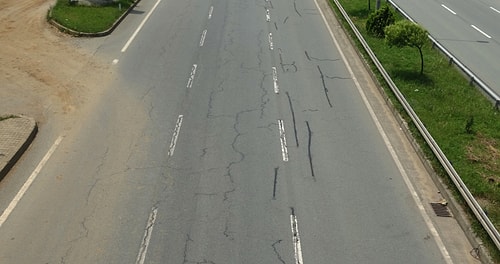 4.2 Milyar Dolara Mal Olmuştu: Karadeniz Sahil Yolunda Çatlaklar Oluşmaya Başladı