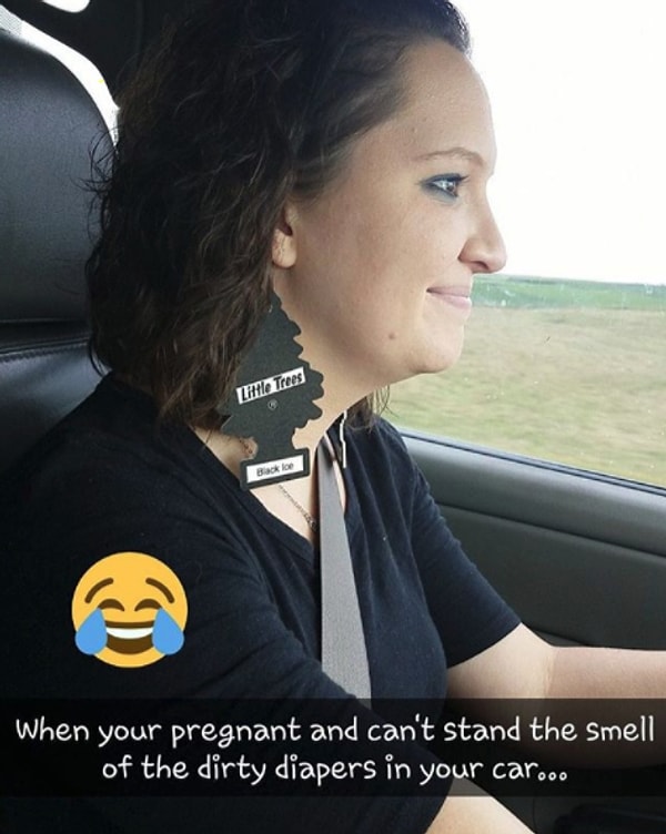 4. "Я начал слышать все запахи настолько интенсивно, что меня от всего тошнит. Поэтому я повесила араматизатор в машине на ухо, чтобы избежать запахов снаружи."