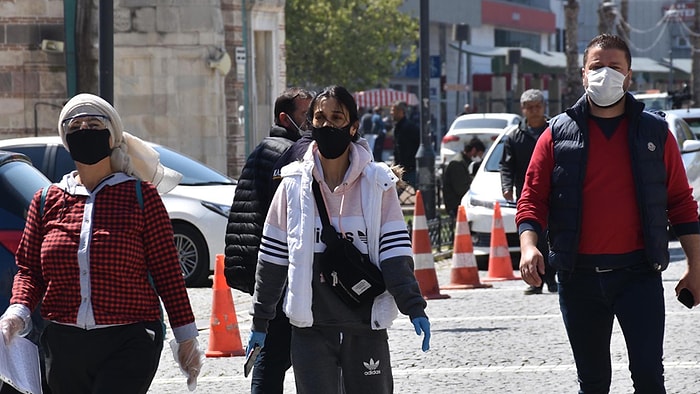 Siyah Maske Uyarısı: Koronaya Karşı Koruyucu Özelliği Yok, Egzamaya Neden Oluyor