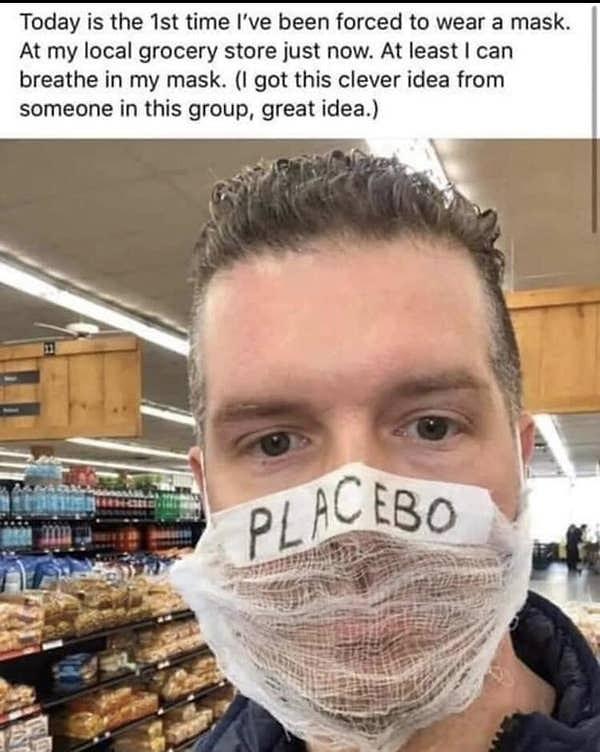 4. "Bugün maske takmaya zorlandığım ilk gün. Şimdi yerel marketimizdeyim. Neyse ki maskemin içinde nefes alabiliyorum. (Bu zekice fikri bu gruptaki birinden aldım, harika fikir.)"