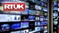 RTÜK'ten Halk TV ve TELE 1'e 5 Gün Ekran Karartma Cezası: 'Bir Sonraki Aşamada Kanalların Fişi Çekilecek'