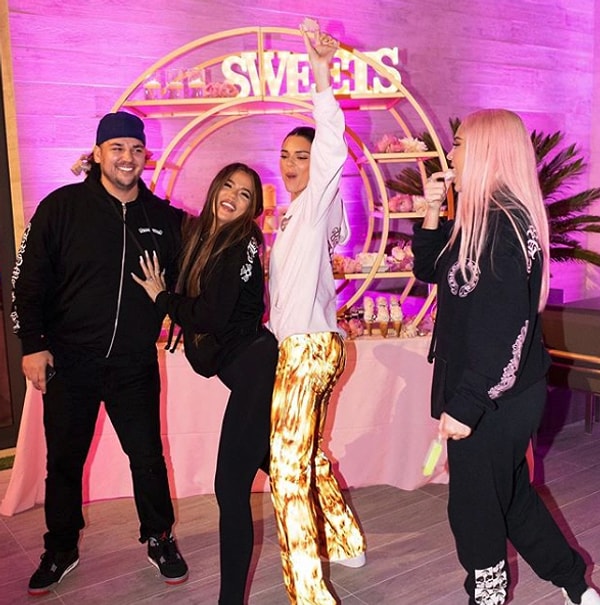 Конечно же, Крис, Кендал и Кайли Дженнеры.