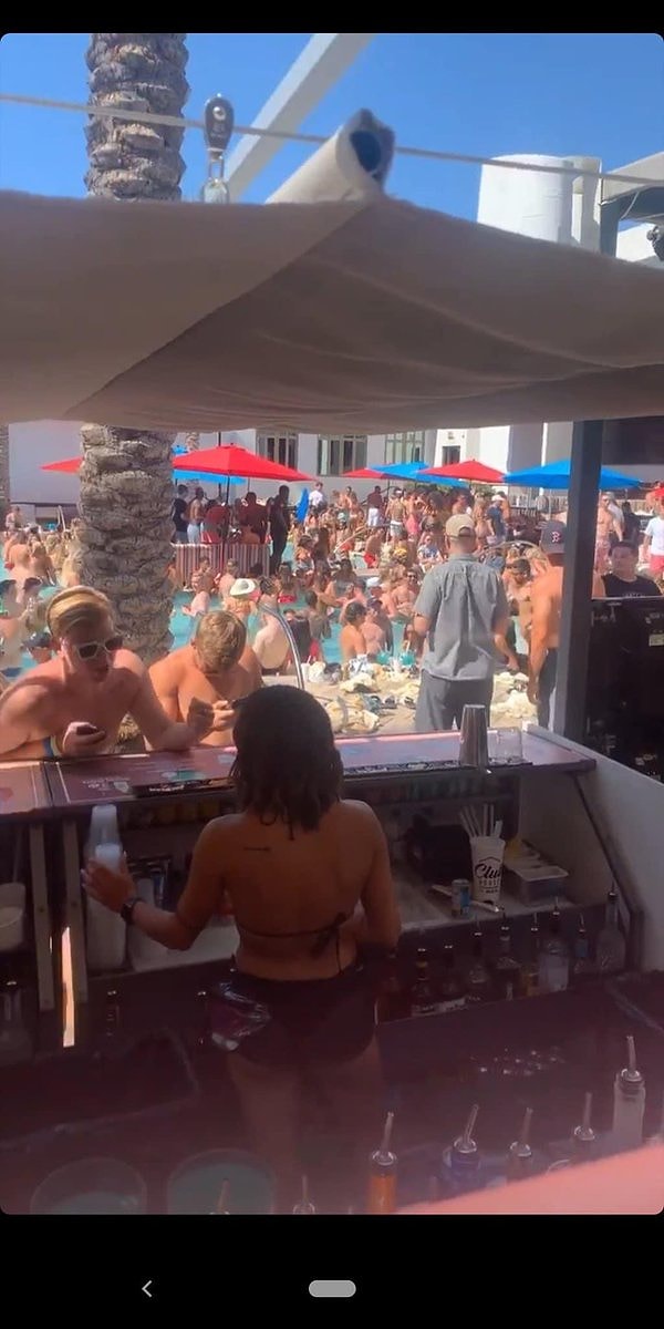 Еще одна вечеринка.