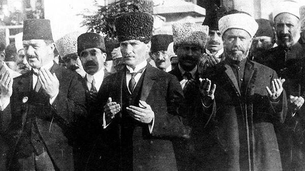 Atatürk'e ait imzanın sahte olduğu öne sürülmüştü.