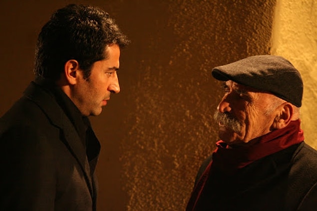 8. Tuncel Kurtiz - Ramiz Karaeski (Ezel)