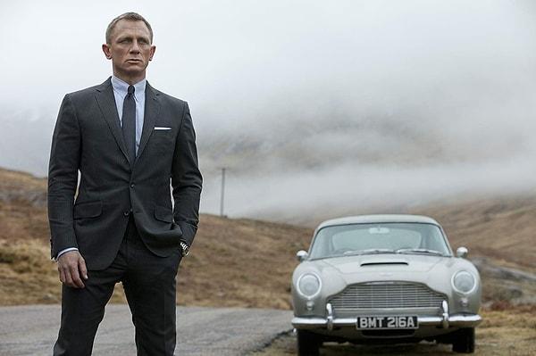 16. Daniel Craig - James Bond