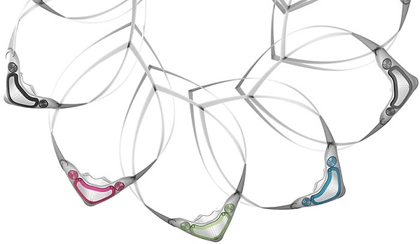 Маски представлены в широком диапазоне цветов