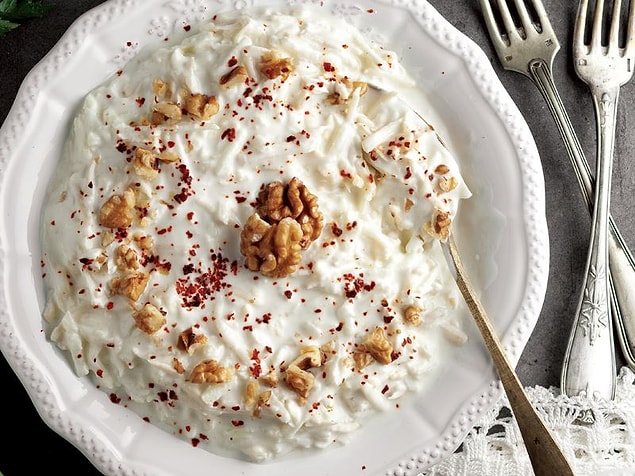 11. Bembeyaz görüntüsüyle: Elmalı kereviz salatası