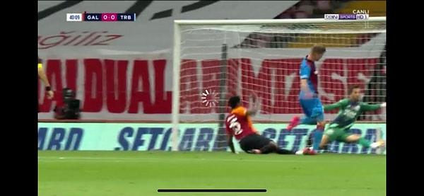 40. dakikada Trabzonspor, VAR incelemesinin ardından penaltı kazandı.