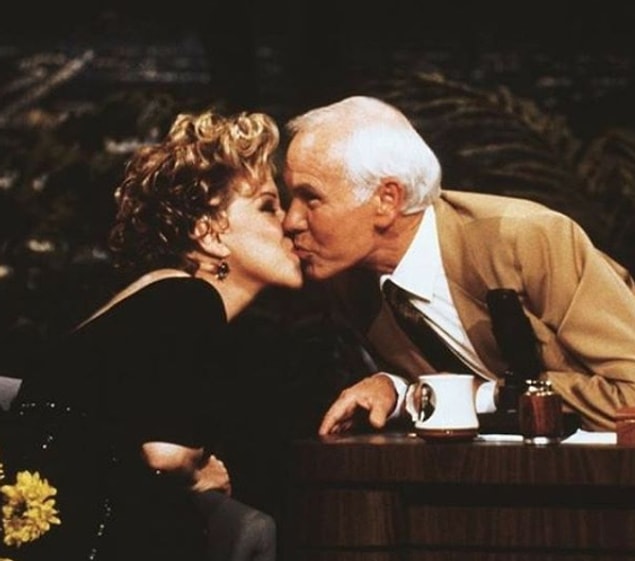 6. Johnny Carson'ın evlenmiş olduğu eşlerinin adı sırasıyla Joan, Joanne ve Joanna'dır.