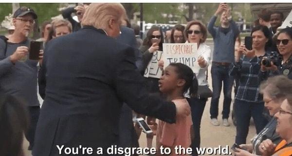 14. Küçük kızın Trump'a yüz karası olduğunu söylediği bu an, aslında Trump kılığına girmiş bir komedyenin videosundan.