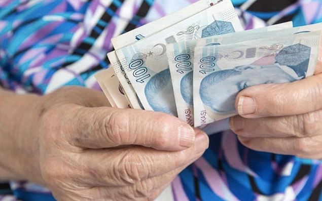 Memur maaşlarının katsayısına endeksli olan 65 yaş aylığı için yılın ikinci 6 aylık periyotunda henüz güncellenmiş bir rakam bulunmuyor.