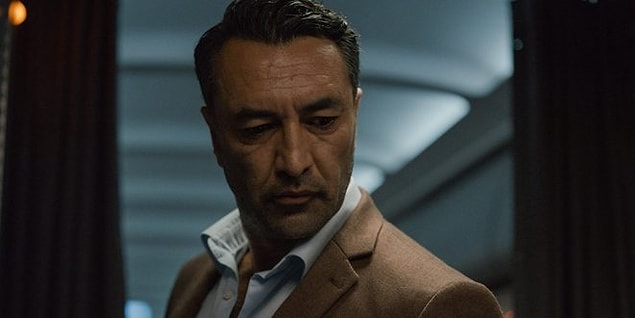 BBC'nin videosuna konuk olan ve Türk kökenli Alman bir oyuncu olan Mehmet Kurtuluş da 'Türk dizilerinin bu kadar popüler olmasını' dizilerin, ailelerin oryantal değerleri ile batının eğlencesini ve heyecanını birleştirmesi olarak yorumladı.