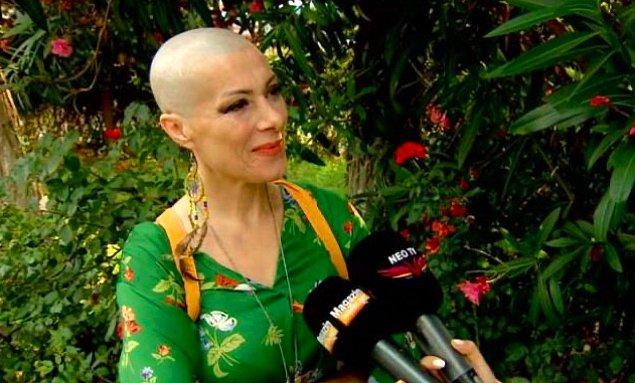 12. Birer sene aralıklarla yakalandığı böbrek ve rahim kanserinin son evresinden dönüp kanseri iki kez yenmişti şarkıcı Gülay.