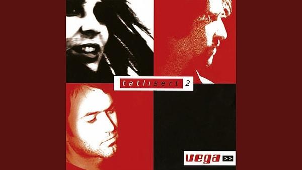 Vega yeni albümlerindeki birkaç şarkının remixlendiği 'Tatlı Sert 2'yi yayınladı.