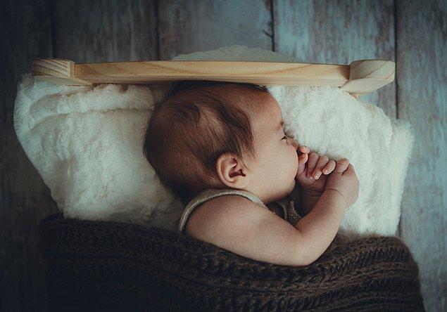 10. "Bebeklerin uyurken bu kadar çok ses çıkarabileceklerini bilmiyordum. Doğum yaptığımda bebeğimle birlikte aynı hastane odasında uyudum..