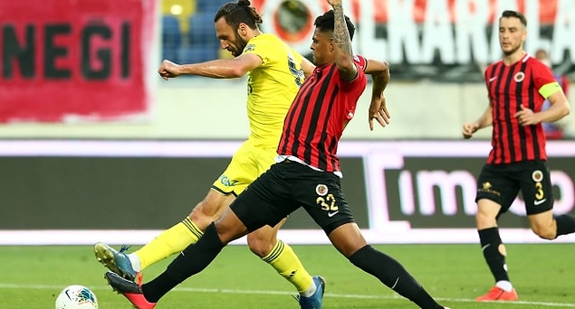 Süper Lig'de 31. haftanın açılış maçında Gençlerbirliği, Fenerbahçe'yi konuk etti.