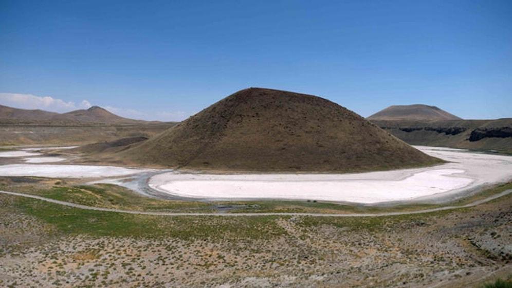Masmavi Suyu ve Kuş Türleri Vardı: 'Dünyanın Nazar Boncuğu' Meke Gölü'nde Bir Damla Su Kalmadı