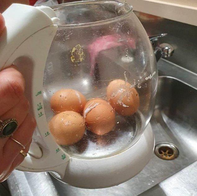 1. Kahve makinesinin içinde yumurta haşlayan bu eş: