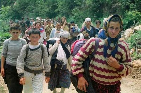 Bosna Hersek hükümeti, Srebrenica Soykırımı’nın onuncu yılı olan 2005’te hem soykırımı hem de yaşam ile ölüm arasındaki bu yürüyüşü gerçekleştirenleri anmak için bir organizasyon düzenlenmesine karar verdi.