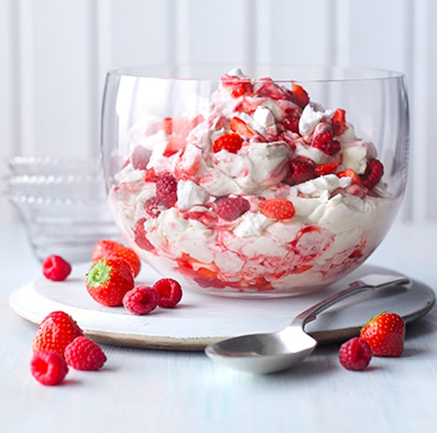10. Az malzemeli çok lezzetli: Çilekli eton mess