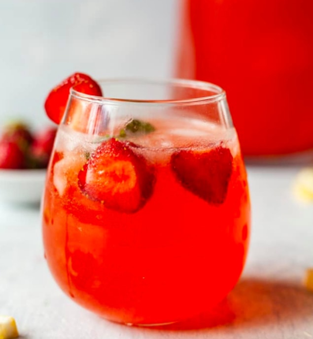 2. Yazın gözdesi: Çilekli limonata