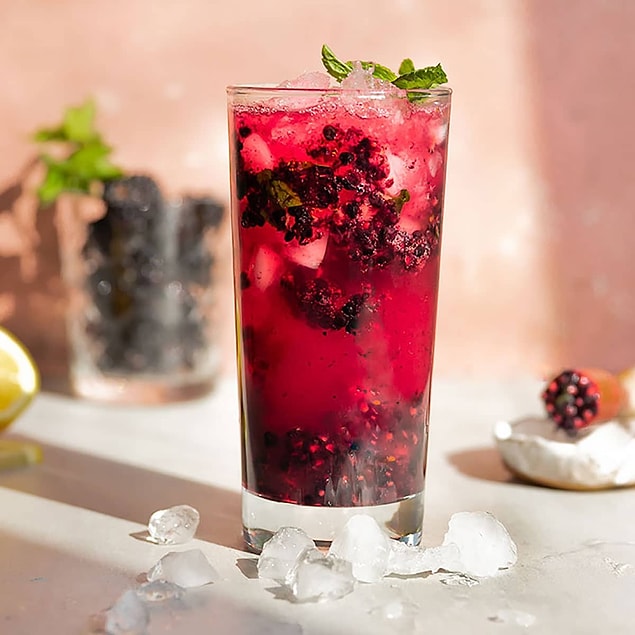 6. Her haliyle müthiş bir meyve: Karadutlu limonata