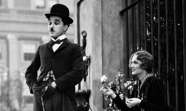 35. City Lights - Şehir Işıkları (1931)