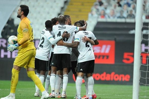 90 dakika Beşiktaş'ın 3-2'lik üstünlüğü ile sona erdi.