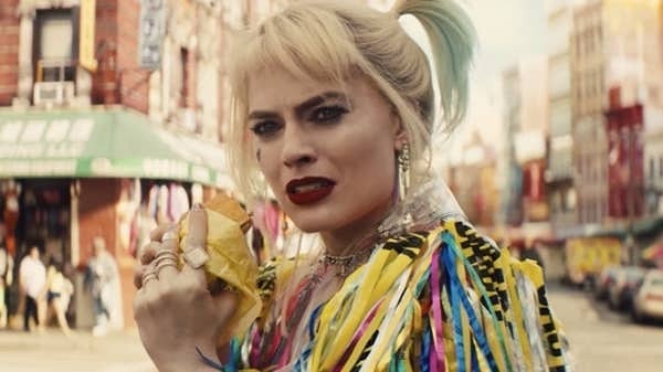 4. Аппетитный сэндвич с яйцом в фильме "Хищные птицы: Потрясающая история Харли Квинн" на самом деле был приготовлен с использованием утиного яйца. Потому что у Марго Робби аллергия на белок куриного яйца.