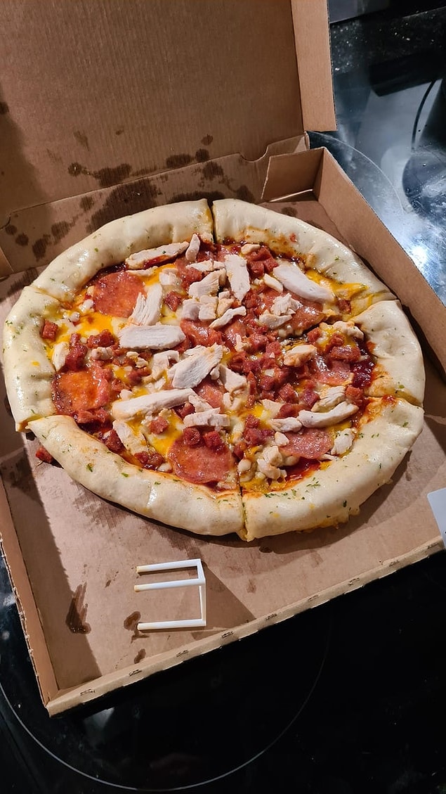4. "Pizza söylemiştim ama çiğ gönderdiler. Gelmesini 40 dk beklemiştim. Şimdi fırına koydum biraz daha bekleyeceğim."