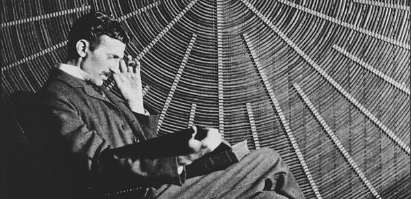 5. Во время работы на центральном офисе телеграфа в Будапеште он планировал разработать асинхронный двигатель.