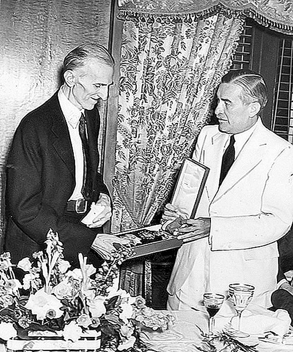 15. У Теслы была очень сильная фотографическая память.