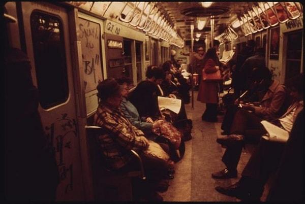 8. 1970'lerde New York metrosu dünyanın en tehlikeli metrosuydu. Her hafta 250 kişi metroda ölüyordu.