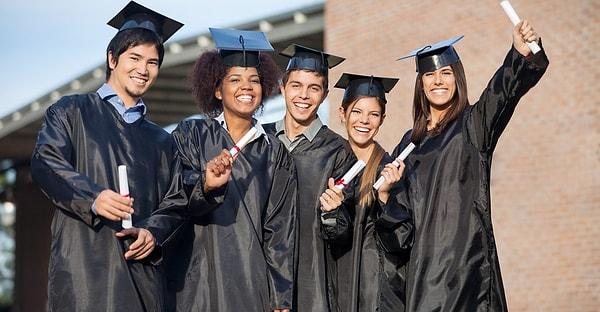 13. ABD'de lise mezunlarının %19'u temel seviyenin üzerinde okuyamıyor.