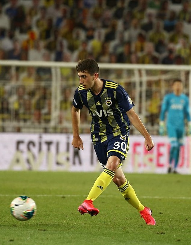 16 yaşındaki Ömer Faruk Beyaz, Fenerbahçe formasıyla ilk kez ilk 11’de sahaya çıktı.