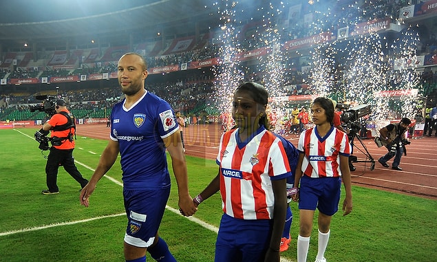 2. Mikaël Silvestre
