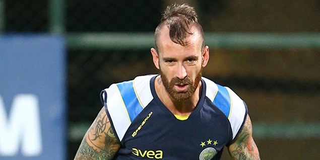8. Bir dönem Fenerbahçe'de top koşturan Raul Meireles'in saçlarını unutabilen var mı?