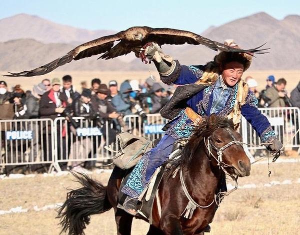 7. Moğolistan'daki Altın Kartal Festivalinden bir kare.